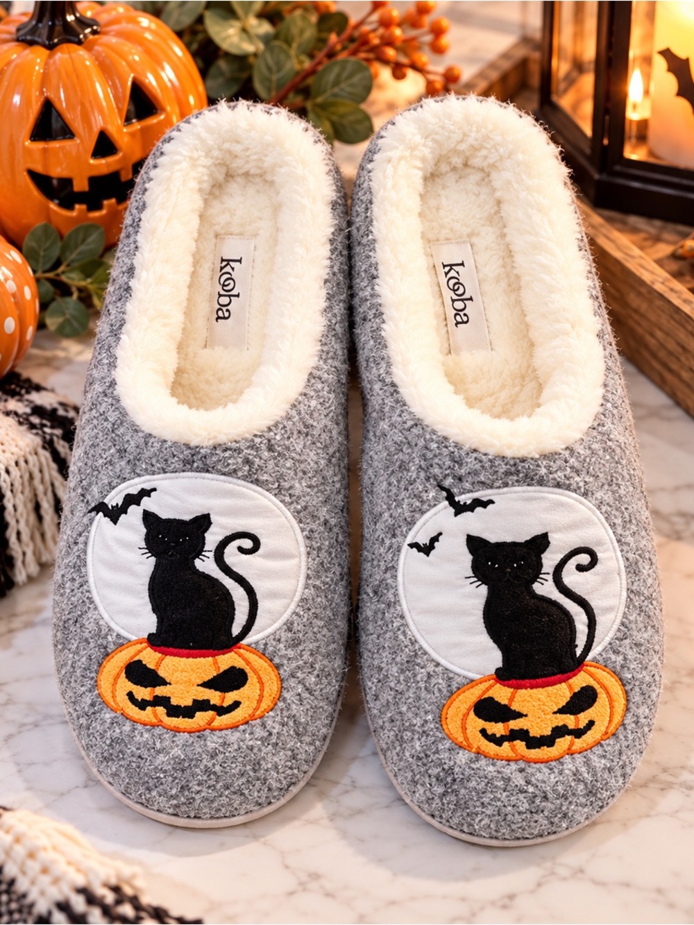 NEW Kooba Memory Foam Faux Fur Halloween Black Cat Sitting On Pumpkin Slippers -